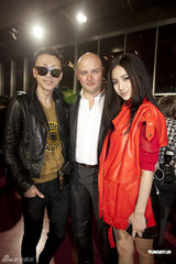 组图：Angelababy出席巴黎时装展 成全场焦点