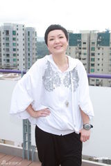 组图：田蕊妮新剧想穿泳衣没机会 璧琦大秀好身材