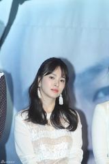 高清组图：宋慧乔透视装宣传新剧 赵仁成帅气