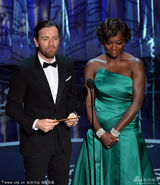 组图：伊万-麦克格雷格与维奥拉-戴维斯颁奖