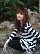 组图：刘惜君田园写真曝光 甜美微笑展清新气质