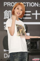 组图：杨丞琳潘玮柏合拍广告 相互吐槽交情好