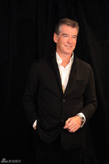 组图：国际明星滑雪节慈善晚宴红毯