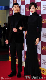 组图：金南珠获奖落泪 宋仲基文彩元成最佳搭档