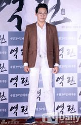 组图：玄彬携《逆鳞》复出 花美男渐消瘦