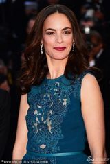 组图：女星贝热尼丝-贝乔与导演阿斯哈亮相