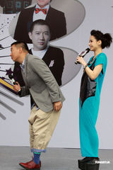 组图：英皇经纪人选秀面试 阿娇(钟欣桐)变醋妻掌掴杜汶泽