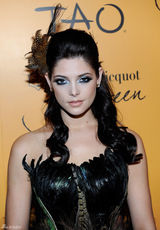 高清组图：《暮光之城》女星阿什莉-格林孔雀装