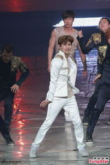 组图：东方神起开唱 劲歌热舞粉丝high不停