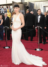 高清组图：奥斯卡红毯鲁妮-玛拉白裙圣洁