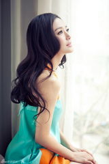 高清组图：秦岚初夏时尚大片 清纯淡雅晶莹动人