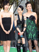 组图：第25届东京国际电影节开幕 星光惨淡走绿毯