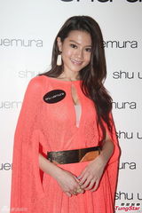 组图：周秀娜性感亮相上围丰满 称享受单身