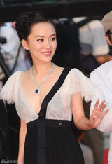 高清图：霍思燕佩戴不菲珠宝 红毯演绎清纯狂野