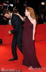 高清图：《大将军寇流岚》首映 巴特勒查斯坦嬉闹