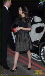 组图：凯特王妃蕾丝黑裙大气优雅