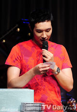 组图：韩星池贤宇入伍前举行粉丝见面会