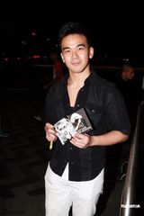 组图：Lady Gaga亮相香港 长裙裸背高跟抢镜