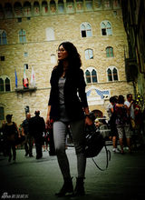 组图：陈数意大利街拍 干练裤装摩登知性