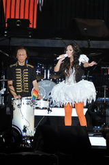 组图：张惠妹上海开唱 劲歌热舞舞台华美