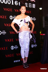 组图：钟汉良出席活动 名模辣妹香艳斗秀场面火爆