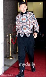 组图：李钟硕等出席时尚派对 宋茜低胸CL露腰