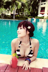 组图：徐冬冬拍泳池性感写真 成新生代宅男新宠