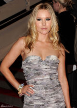 高清组图：纽约大都会盛典 克莉丝汀-贝尔露肩礼服