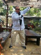 组图：百名明星掀“变身超人Style”潮