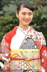 组图：日本国民美少女炫彩和服迎新年 武井咲等助阵