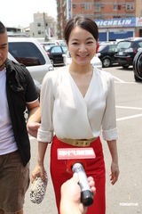 组图：Ella订婚宴现场图曝光 大花轿喜庆阿雅送祝福