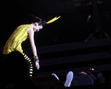 组图：范玮琪上海开唱 陈建州现身献热吻