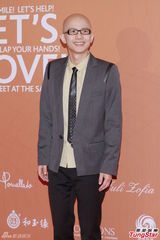 群星闪耀嫣然基金晚宴 王菲旗袍装与李亚鹏恩爱