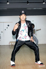 组图：杜德伟演唱会彩排歌舞 欲与张震岳互比脱掉