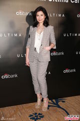 组图：钟楚红时尚造型现身容颜姣好