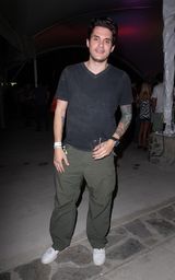 幻灯图：科切拉音乐节Jay-Z碧昂斯飙歌 希尔顿捧场