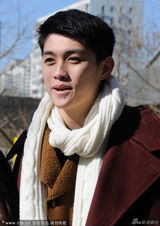 组图：北影表演系招生初试 混血帅哥PK清纯萌妹