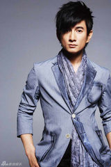 幻灯图：吴奇隆时尚优雅造型 打造多变熟男新形象