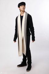 组图：赵文浩拍民国造型写真 化身鸭舌帽少年