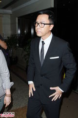 组图：甄子丹致祭司徒锦源 杜琪峰韦家辉送亡友