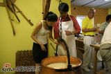 幻灯图集：陆毅鲍蕾瑞士行 学做浓情奶酪
