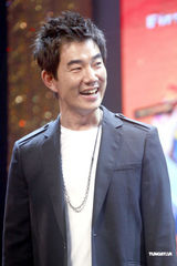 高清图：唐伯虎2京城首映 黄晓明红衣现身喜气洋洋