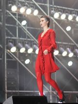 组图：尚雯婕再登国际舞台 《黑天鹅》开场压轴走秀