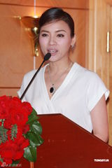 组图：陈思思获杨受成撑场 红馆开唱张柏芝或助阵