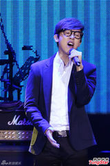 组图：蔡健雅抱吉他飙歌 压轴免费宣传新歌