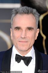 组图：《林肯》丹尼尔-戴-路易斯携妻亮相红毯