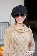 幻灯：劲歌颁奖礼拜神 四大公司歌手缺席杨千嬅失落