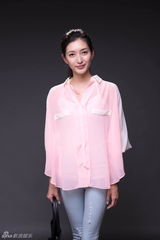 组图：《一仆二主》热拍 江疏影清新造型曝光