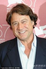 《巴尼的人生》记者会  女演员罗莎蒙德和男星谈笑