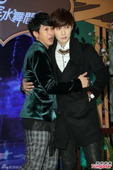 组图：唐禹哲对同性友人上下其手 对方直呼享受